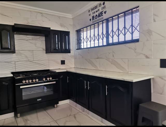 4 BEDROOM HOUSE FOR SALE IN BASSONIA